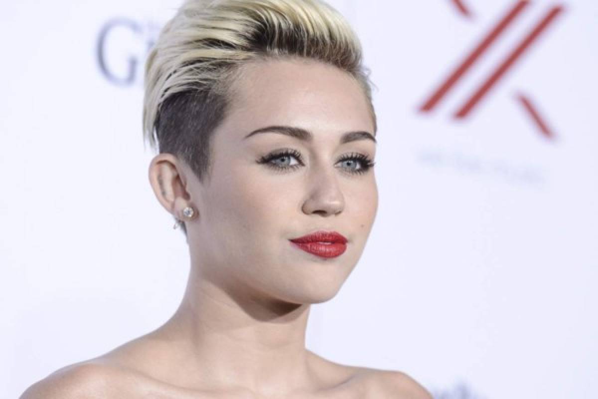 Los pies sucios de Miley crean polémica en la red