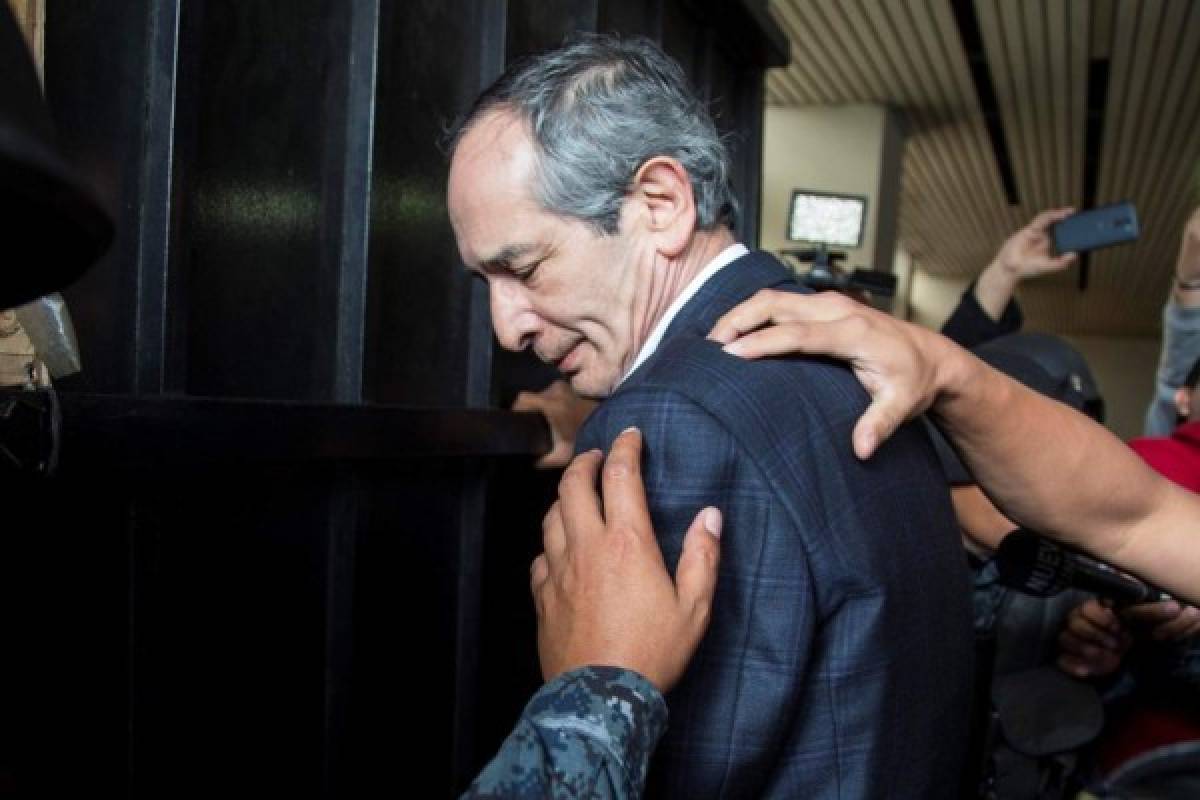 Juez guatemalteco envía a la cárcel al expresidente Álvaro Colom