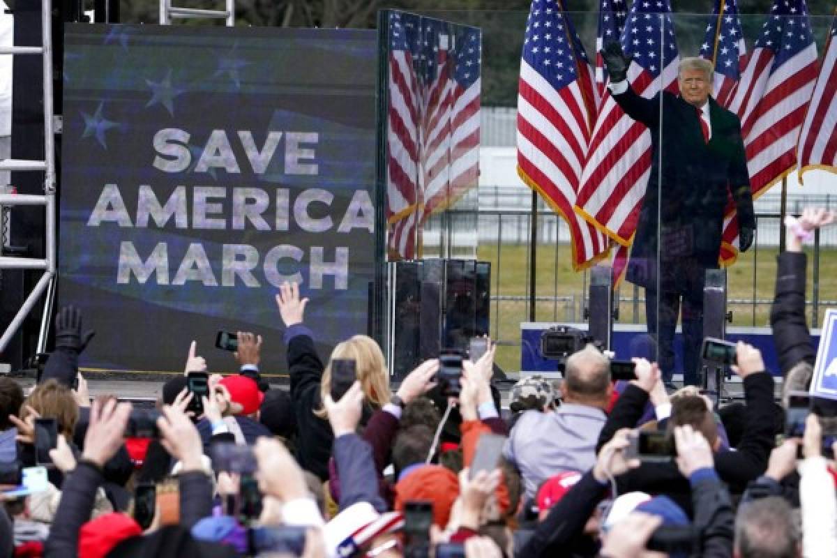 Si el Congreso no actúa, funcionarios electorales de estados o incluso tribunales a nivel estatal podría fallar que Trump no puede ser candidato. FOTO: AP