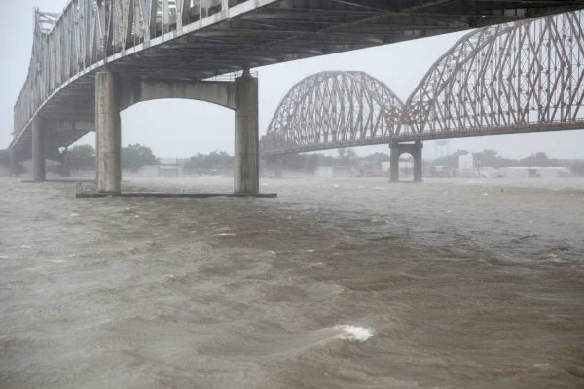 Tras tocar tierra en Luisiana, Barry vuelve a convertirse en tormenta tropical