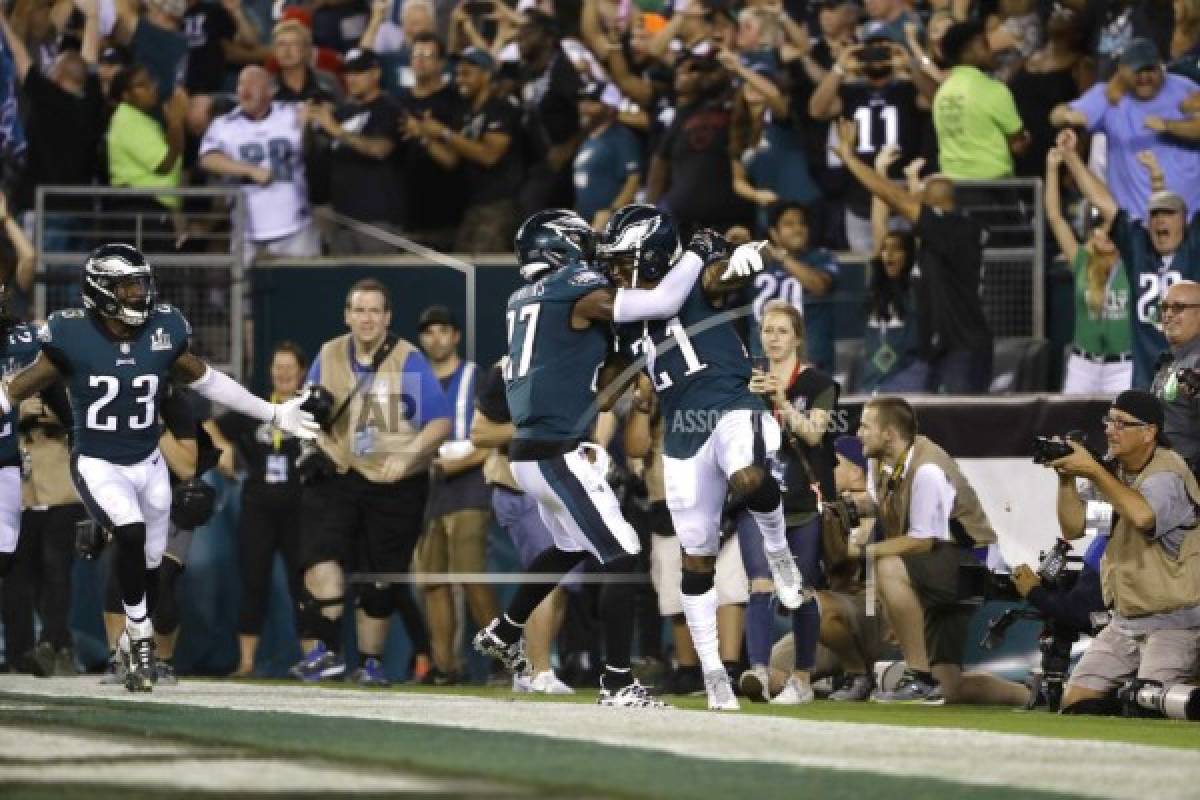 Eagles frenan a Ryan y Jones de nuevo; vencen a Falcons