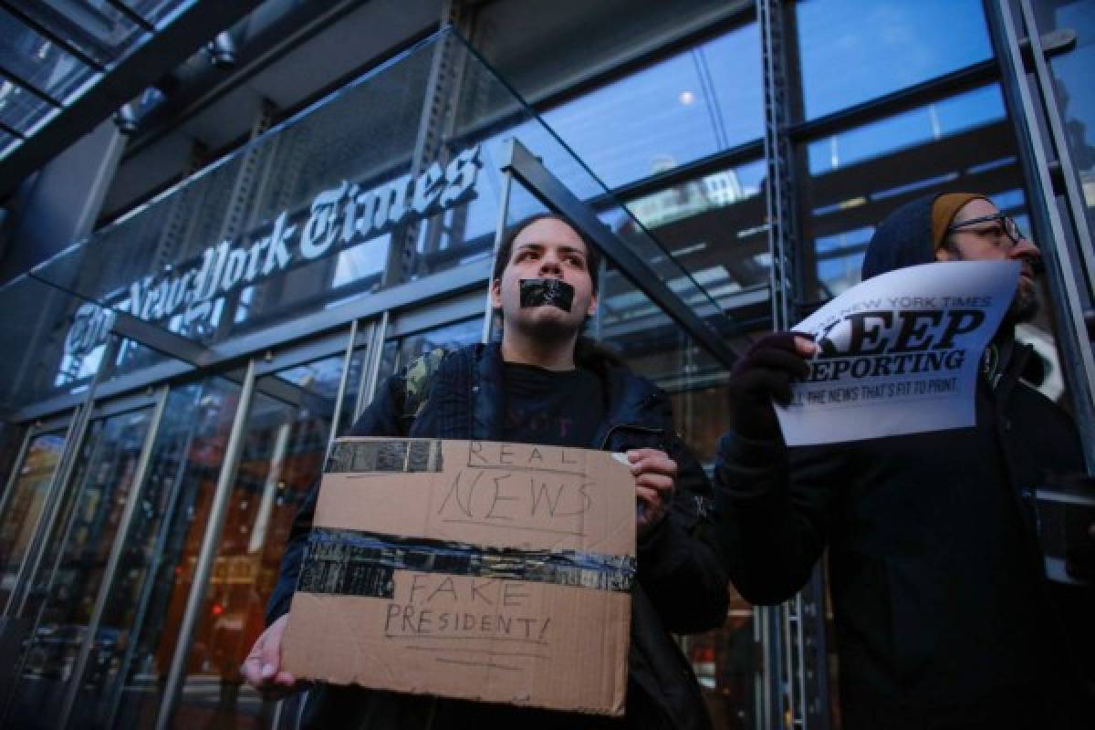 Primera manifestación en Nueva York para apoyar a la prensa frente a Donald Trump