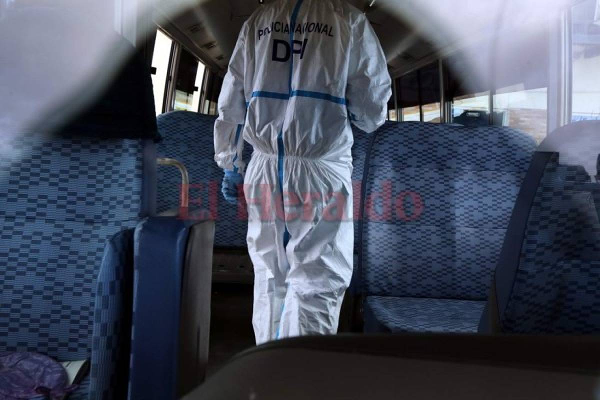 Hallan rastros de sangre en bus ejecutivo decomisado por vínculos con masacre de la colonia El Carrizal