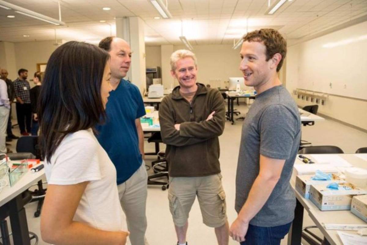 Mark Zuckerberg muestra los resultados de la nueva actualización de Facebook