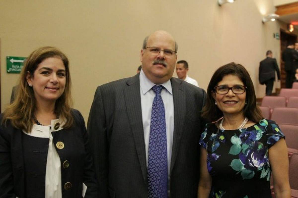 Ceremonia de entrega del premio Álvaro Contreras a director de EL HERALDO