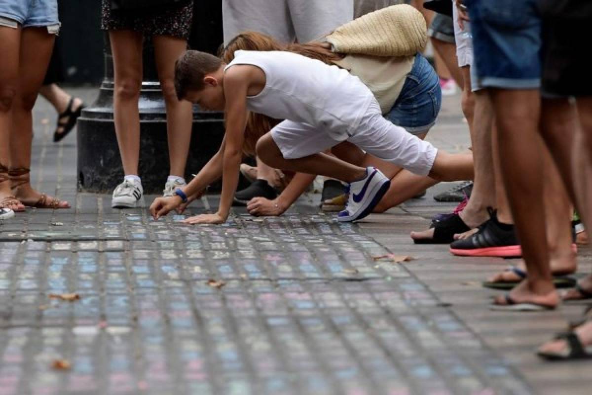 Terroristas abatidos en Barcelona llevaban falsos cinturones explosivos