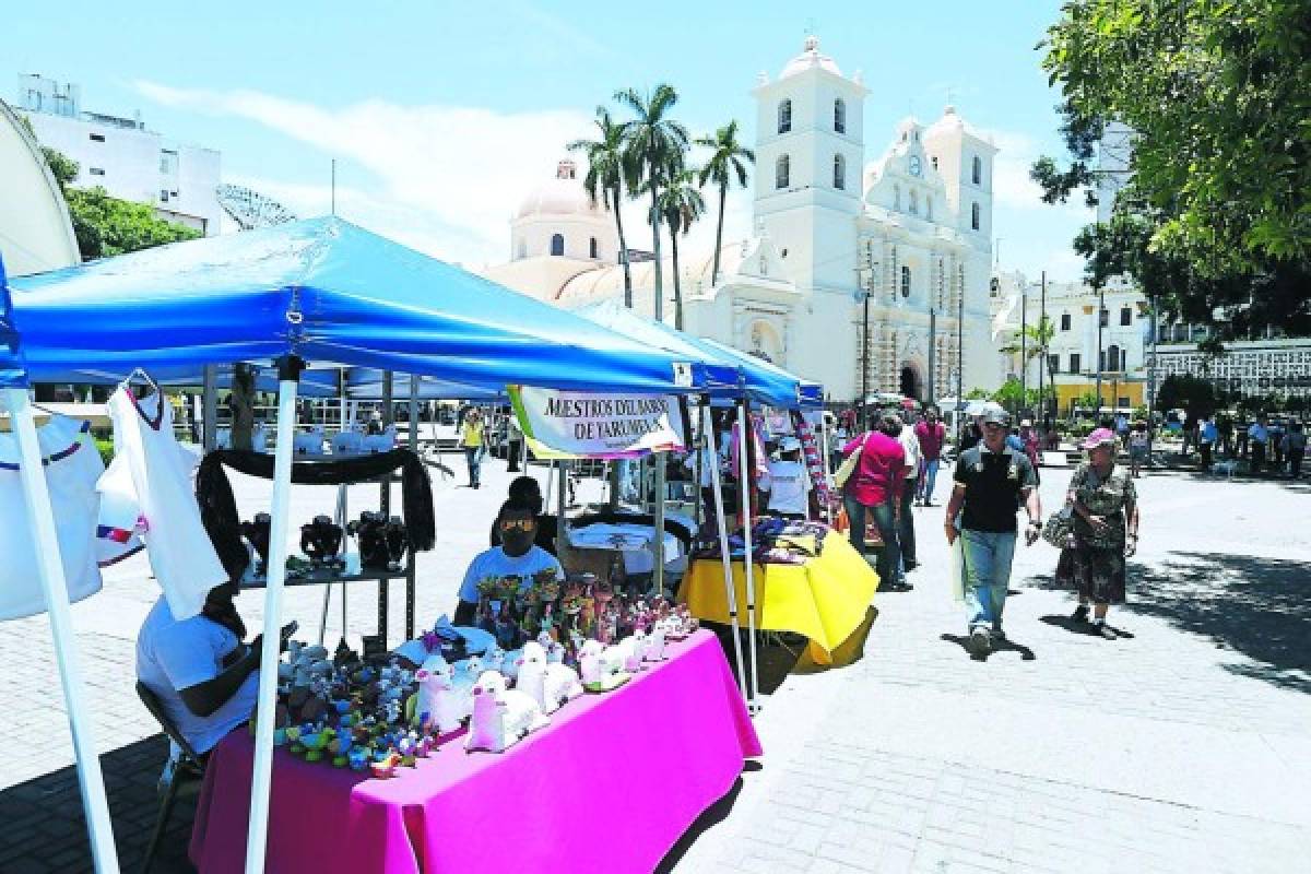 La Plaza Central es el escenario de la Feria Artesanal de Tradición Lenca