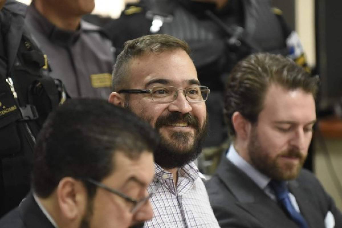 Javier Duarte, former governor of the Mexican state of Veracruz, accused of graft and involvement in organized crime, appears in court for a hearing to decide on his extradition, at the Supreme Court in Guatemala City on June 27, 2017.Duarte, suspected of embezzling hundreds of millions of dollars, was arrested on April 15 in Guatemala after six months on the run with Mexico filing its extradition request later that night. / AFP PHOTO / Johan ORDONEZ