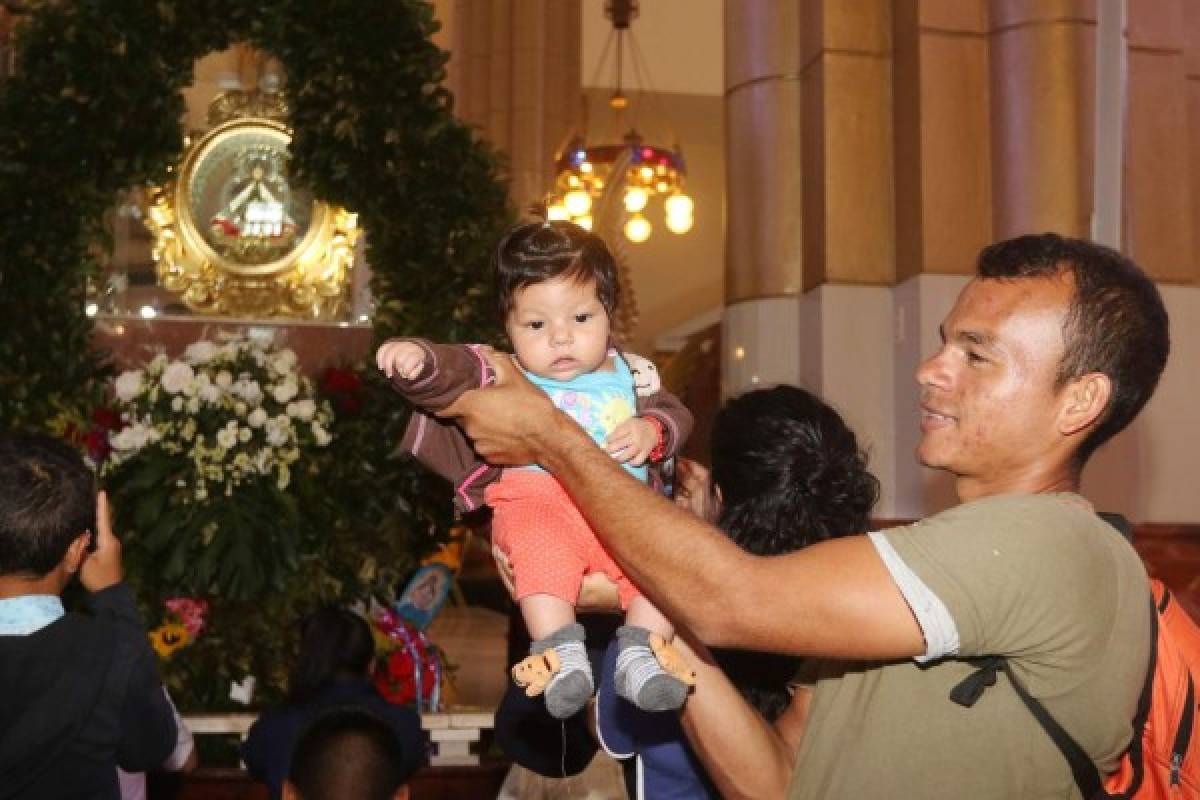 Bomberos rinden homenaje y piden protección a la Virgen de Suyapa