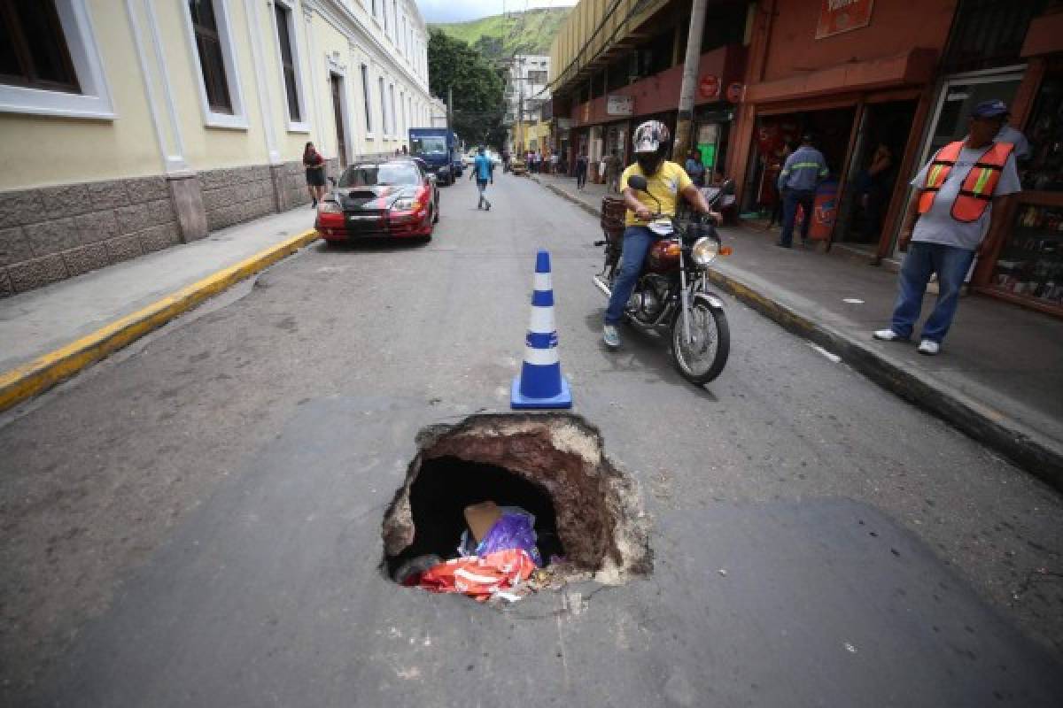 Se hunden las calles de la capital de Honduras por vetusto sistema de alcantarillado