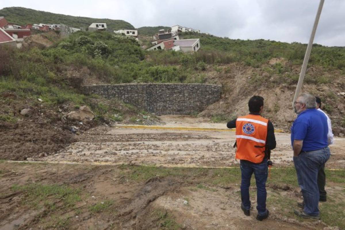 Vecinos de Ciudad del Ángel se niegan a evacuar viviendas