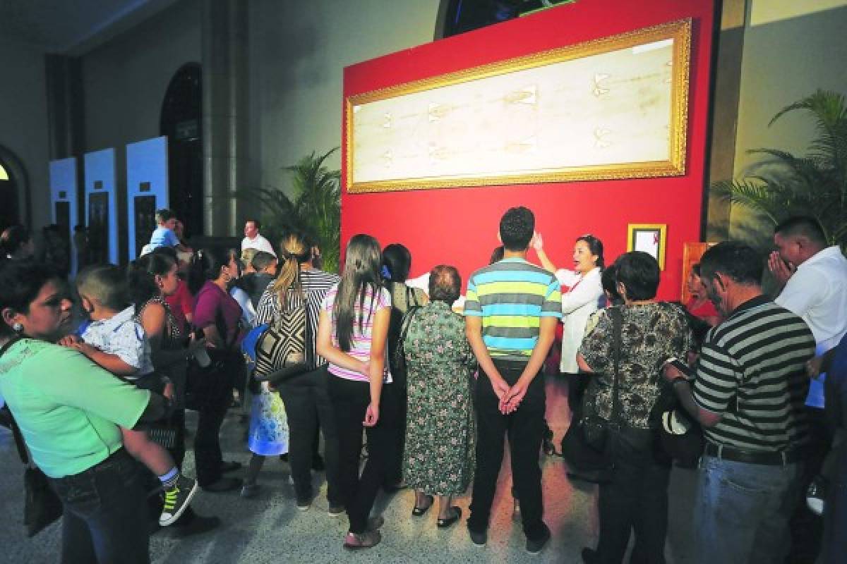 Cien guías voluntarios son los encargados de realizar el recorrido con los visitantes.