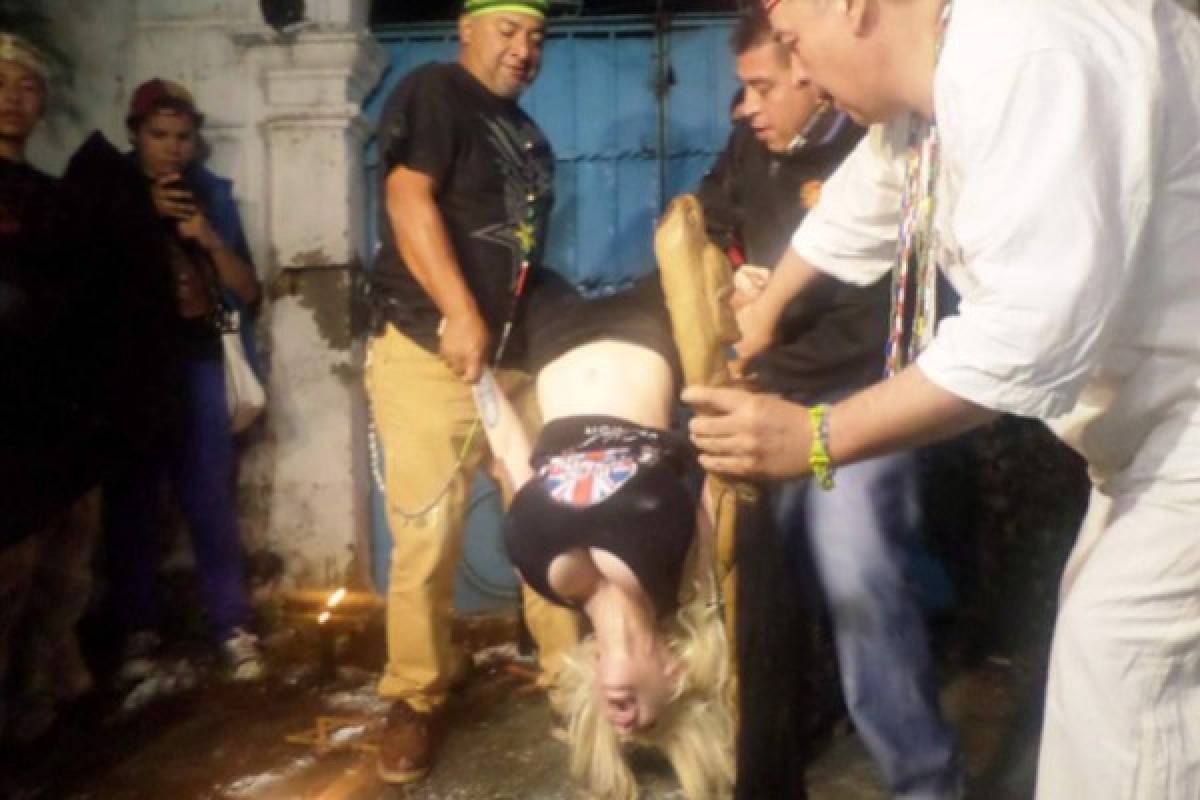 VIDEO: Sabrina Sabrok exorcizada en un cementerio