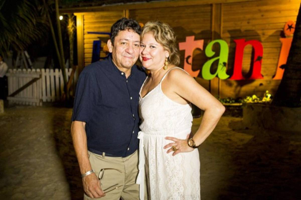 La fiesta de fin de año de Paradise Beach Hotel