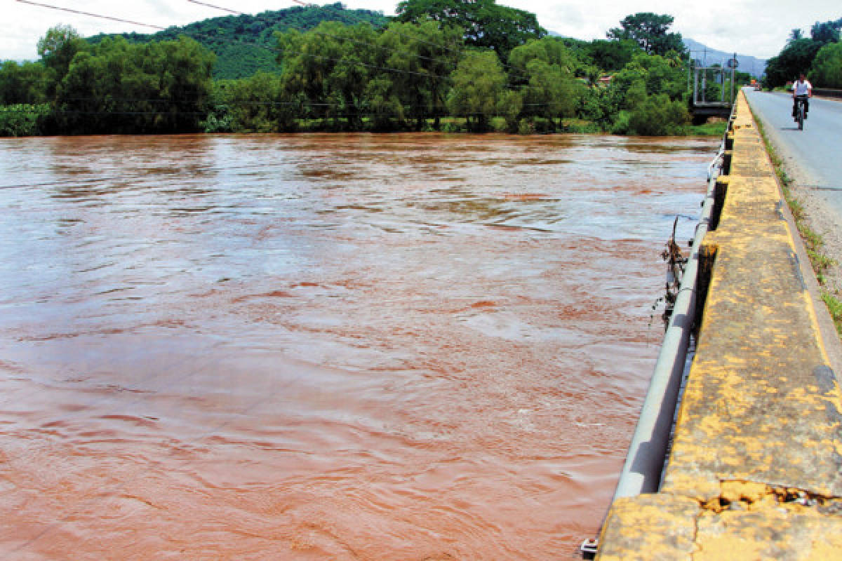 Fuertes precipitaciones suben nivel del río Ulúa
