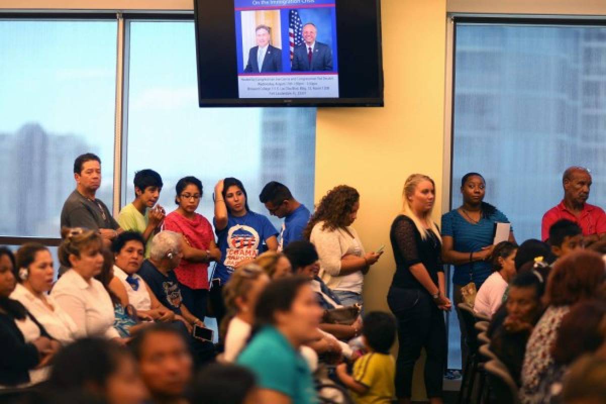 'Dreamers” protestan en Miami contra Rubio