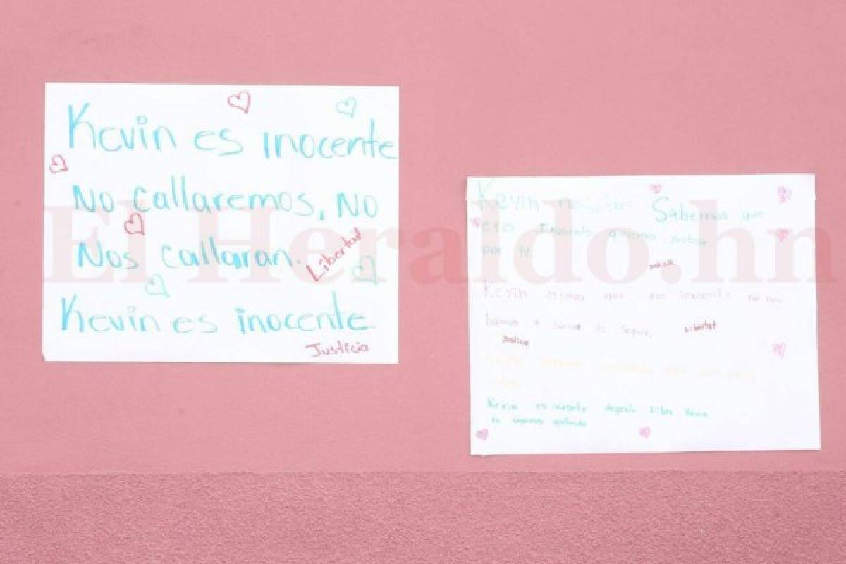 Familia tenía su casa llena de mensajes para recibir a Kevin Solórzano