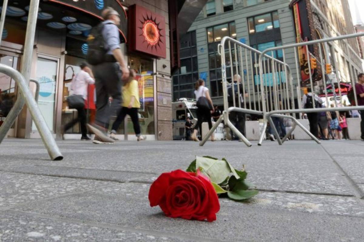 Video muestra el momento que un vehículo embistió a una multitud en Times Square