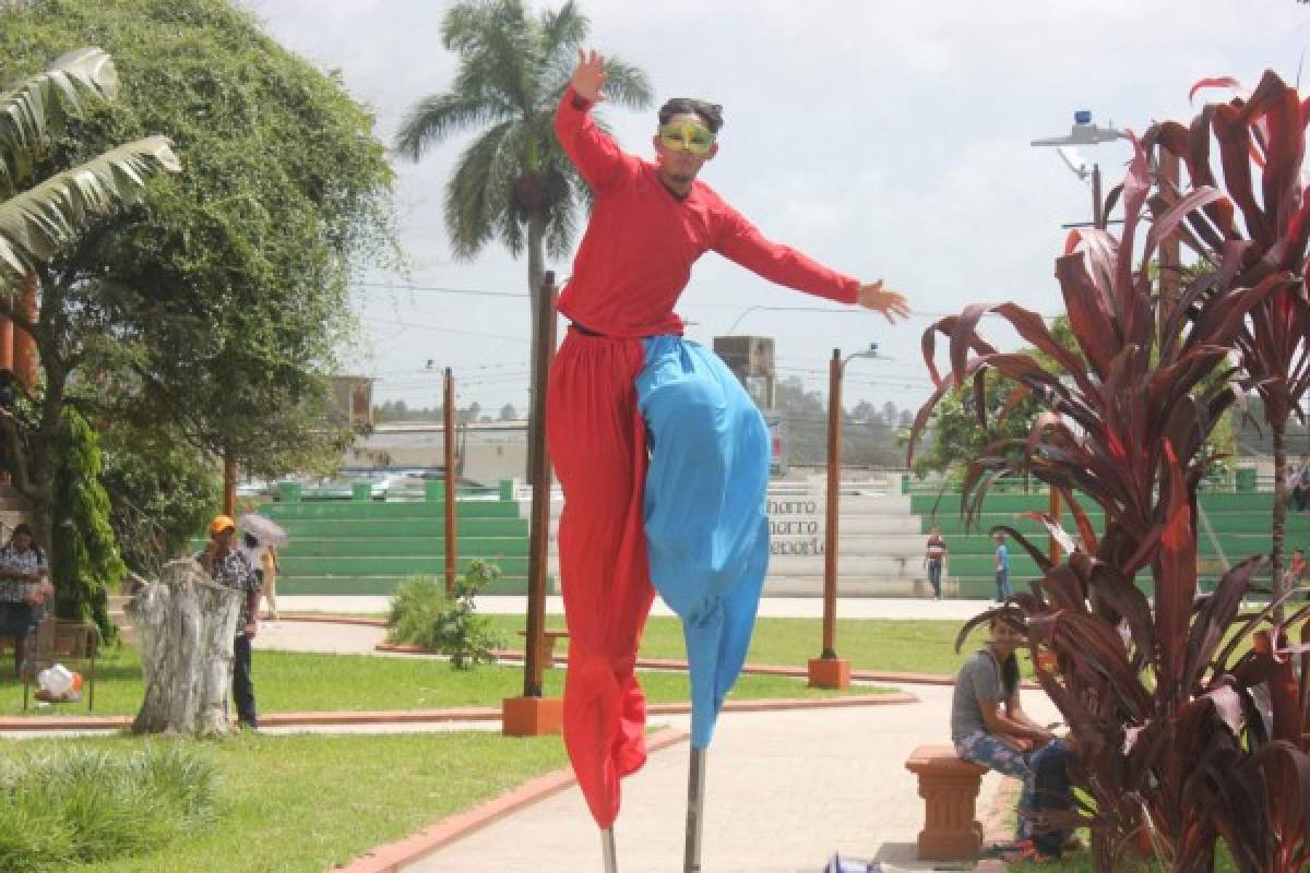 Zanqueros, tradición de una década en El Paraíso