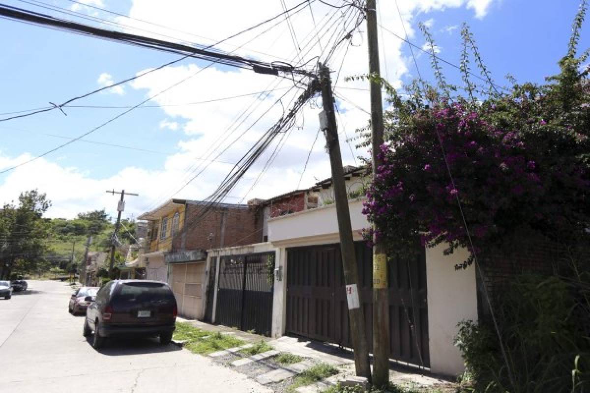 Inminente peligro en la capital ante invasión de rollos y telarañas de cables