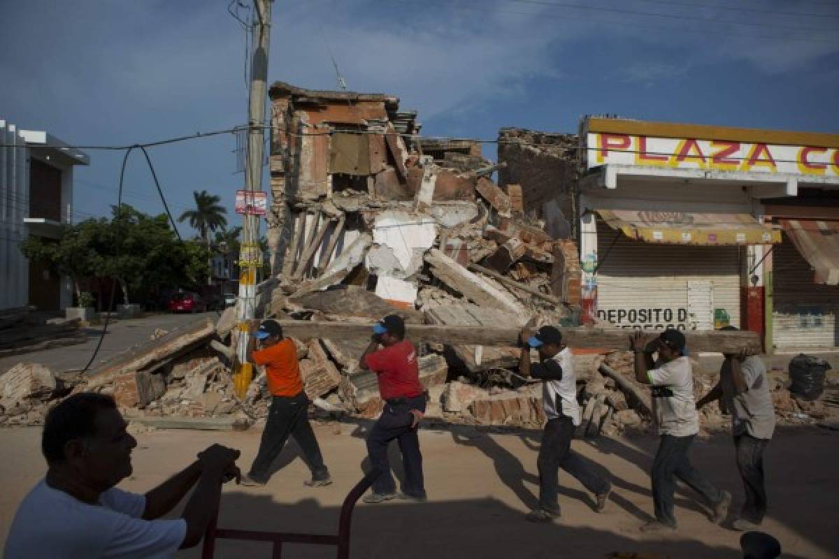 Suben a 90 los muertos por potente sismo registrado el jueves en México