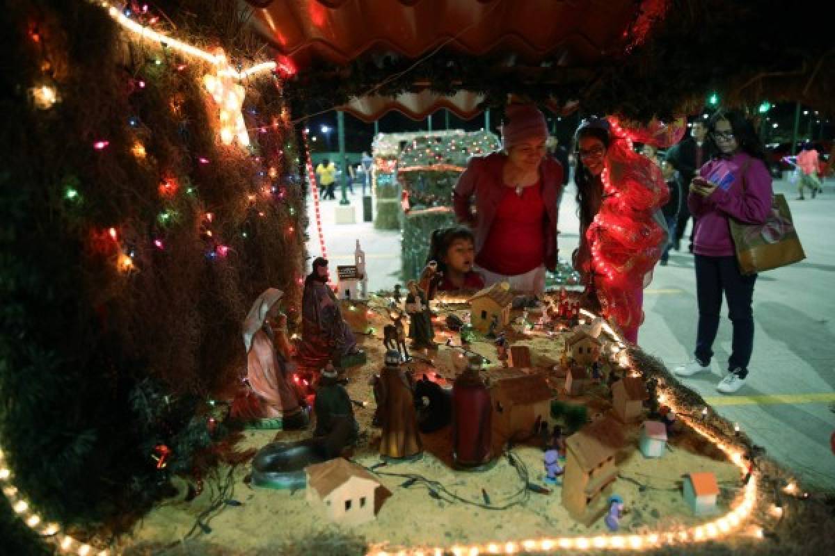 Los capitalinos oran por la paz de Honduras en fiesta de Nochebuena