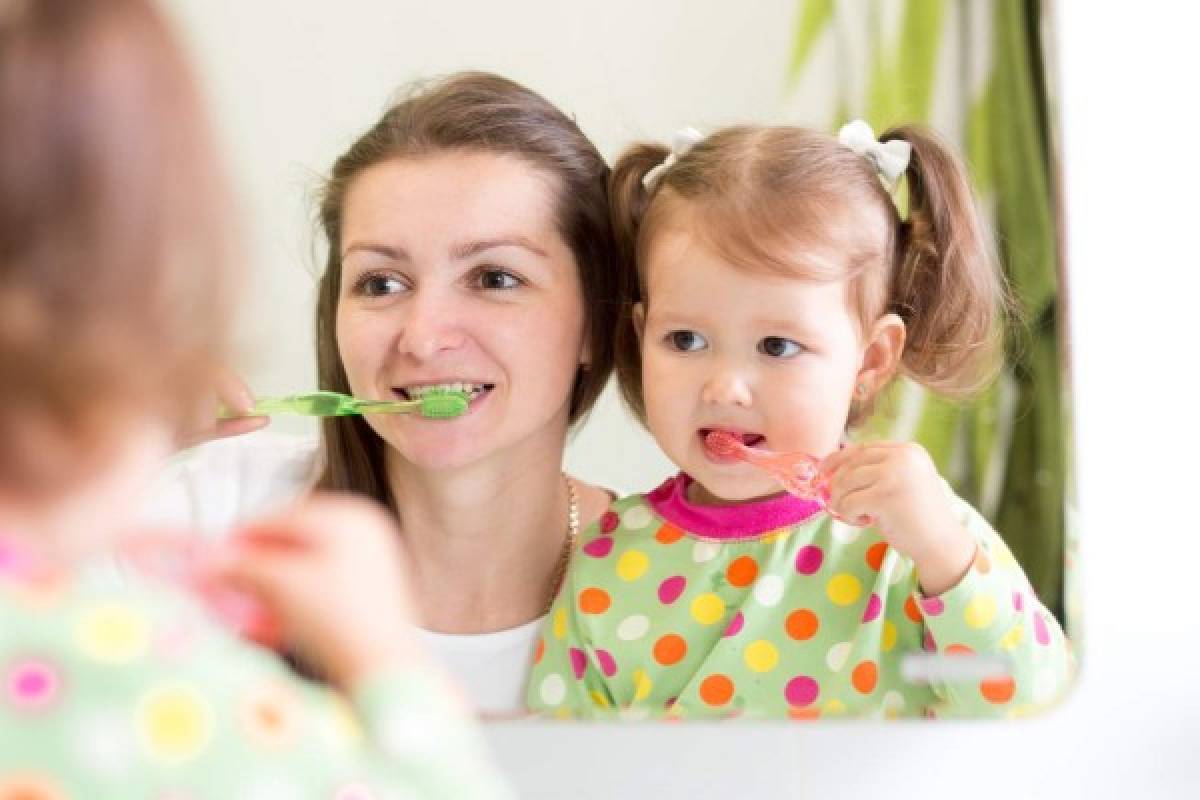 ¿Cómo cuida los dientes de su hijo?