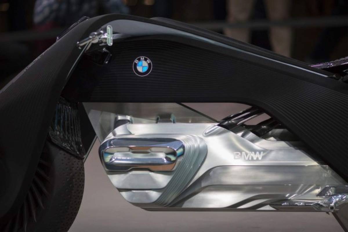 Se autoequilibra y no necesita casco: BMW presenta la moto del futuro