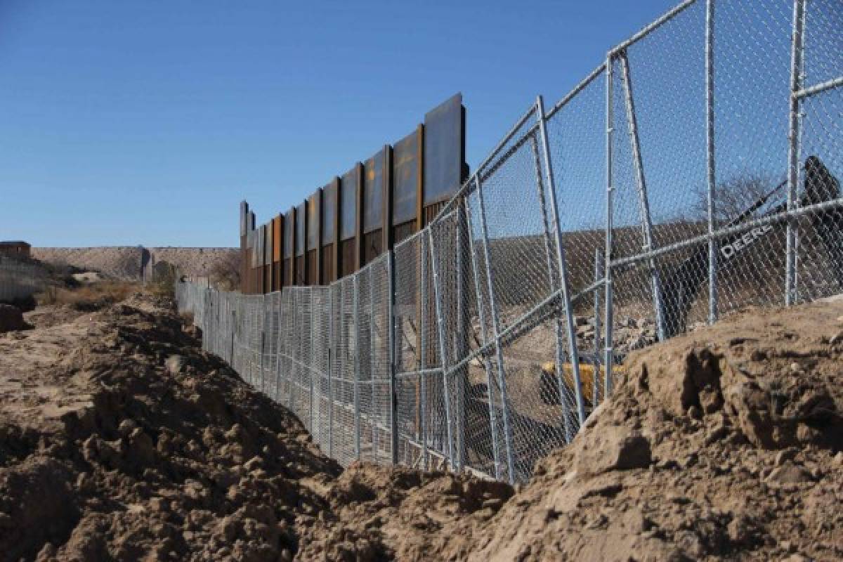 Trump a Peña Nieto: si no va a pagar el muro, 'mejor cancele' su visita a Washington