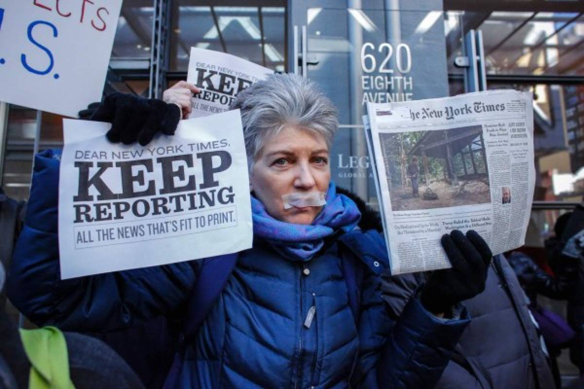 Primera manifestación en Nueva York para apoyar a la prensa frente a Donald Trump