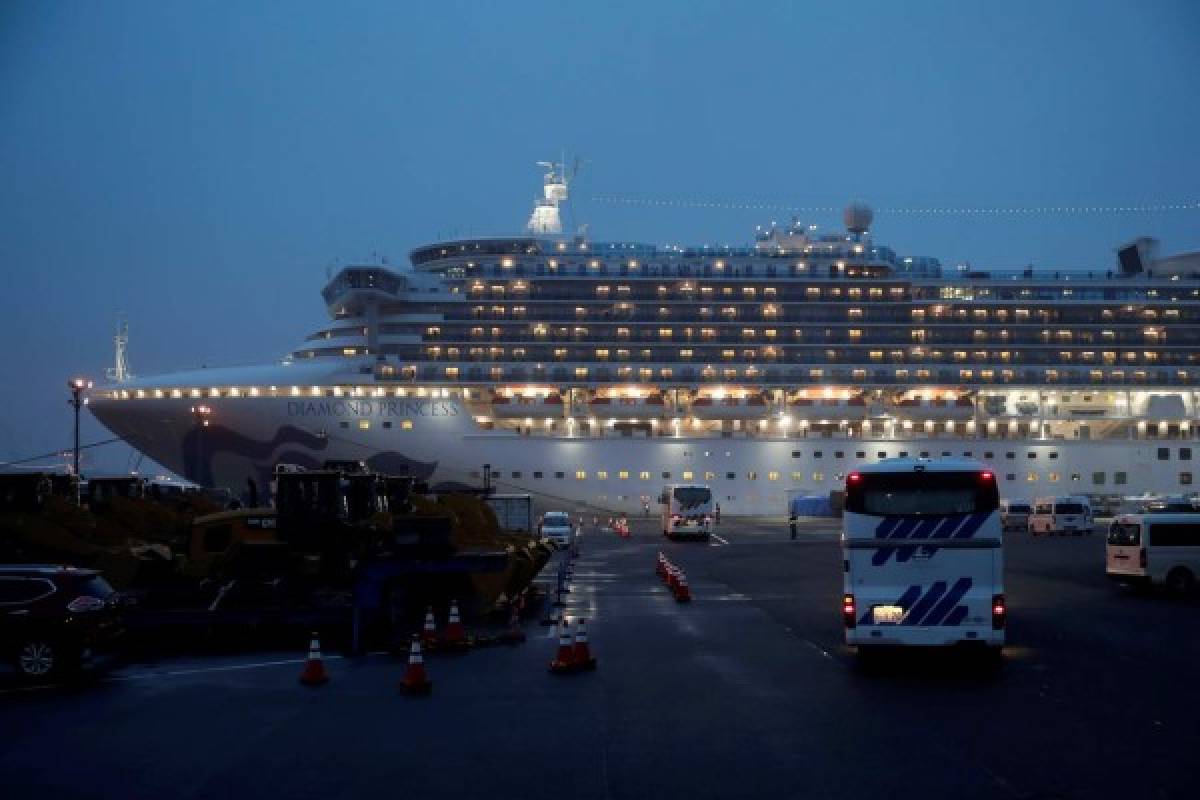 Al menos 40 estadounidenses infectados con nuevo coronavirus en crucero en Japón