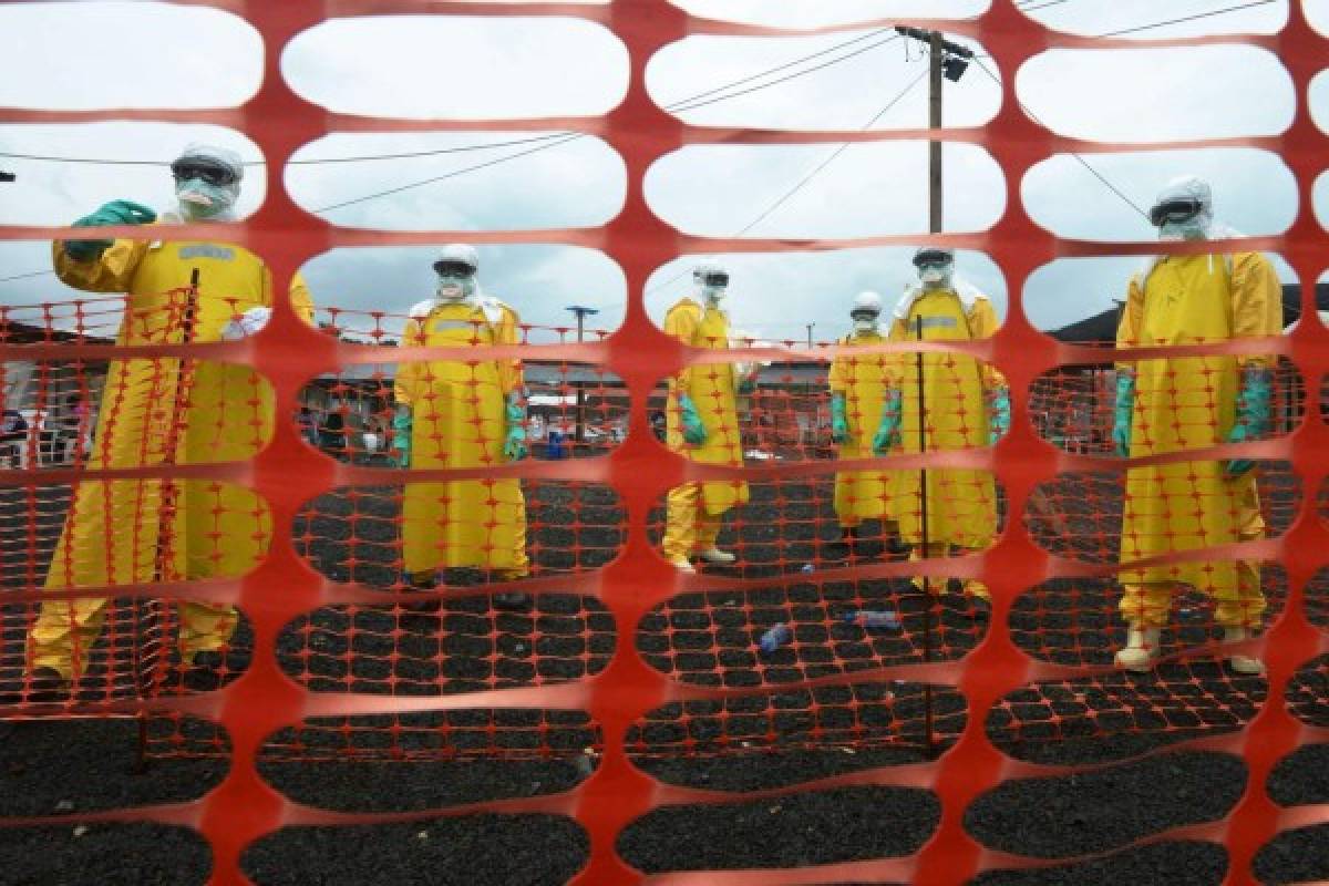 Diseñan nuevo traje protector de ébola
