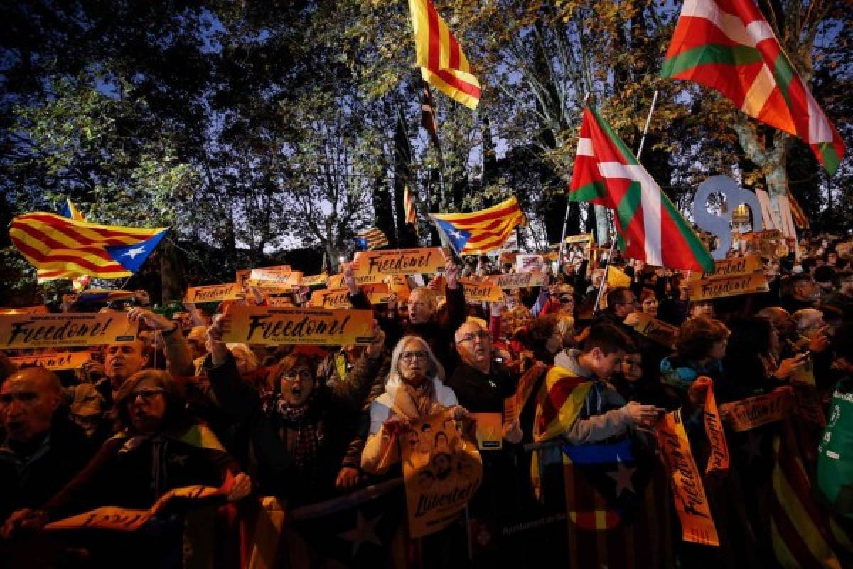 Unos 750,000 manifestantes piden en Barcelona liberación de independentistas