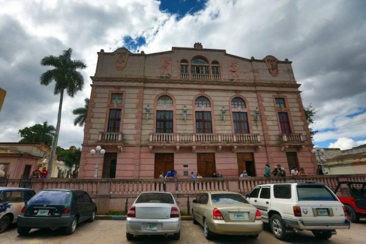 Teatro a la espera de restauración