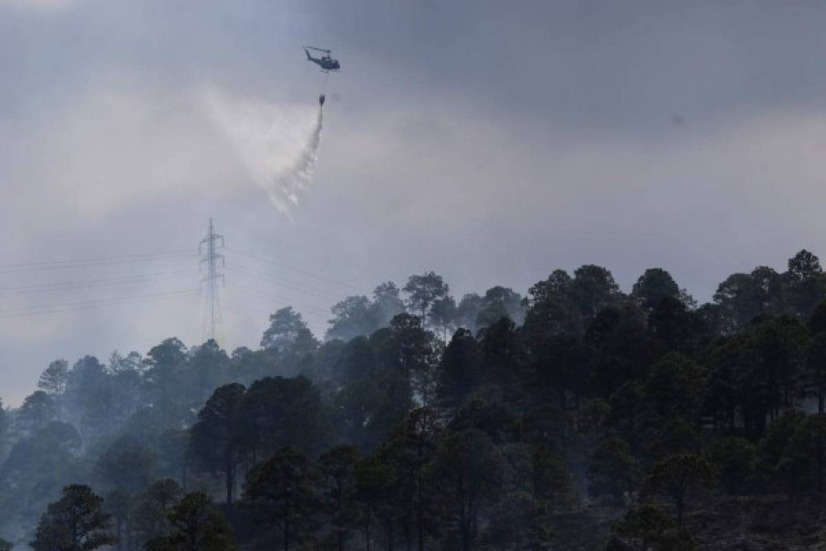 En varios incendios que se han reportado en la capital, se han usado helicópteros de la Fuerza Aérea Hondureña para apagar las llamas.