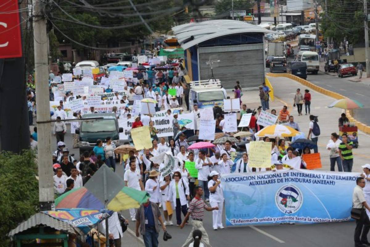 Personal de Salud realiza marcha en principales ciudades de Honduras