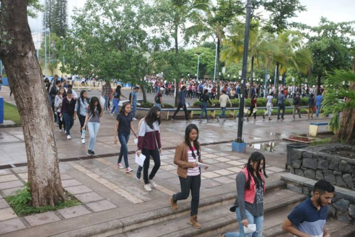 Cerca de 18,000 jóvenes llegan a la Universidad Nacional Autónoma de Honduras para realizar la Prueba de Aptitud Académica (PAA)