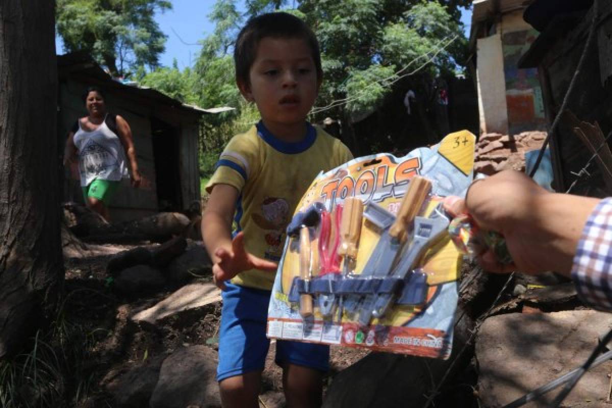 Dibujamos las primeras cien sonrisas en los niños de la capital