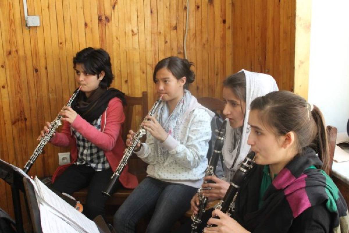 La Orquesta Zohra: enseñando a las jóvenes a tocar la música de sus sueños en Afganistán