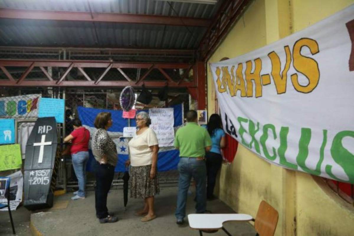 Estudiantes de UNAH-VS desalojan instalaciones de forma pacífica