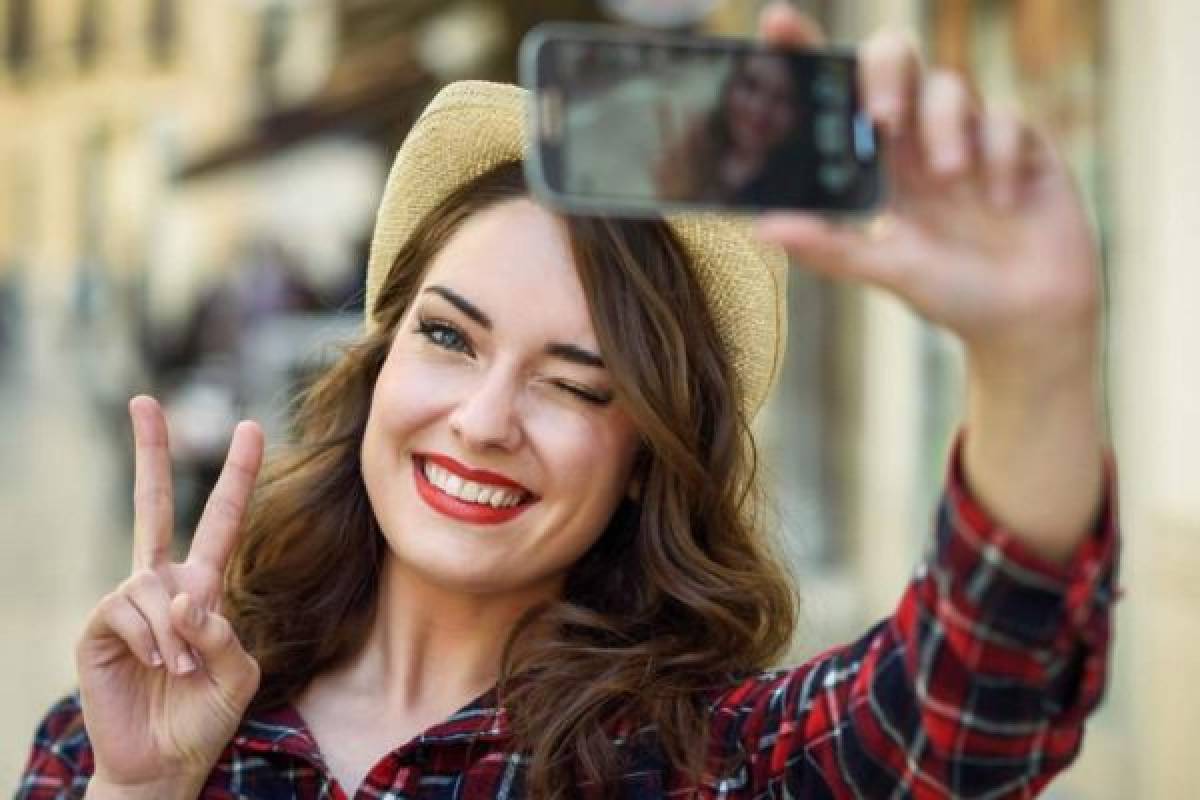 Por qué es tan peligroso sacarse selfies haciendo el símbolo de la paz
