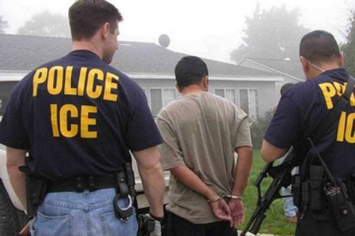 Inmigrantes detenidos pasan más tiempo presos con Trump 