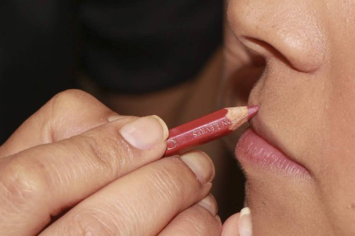 El brillo, el color adecuado de lipstick y la forma de su boca influyen al momento de maquillarse