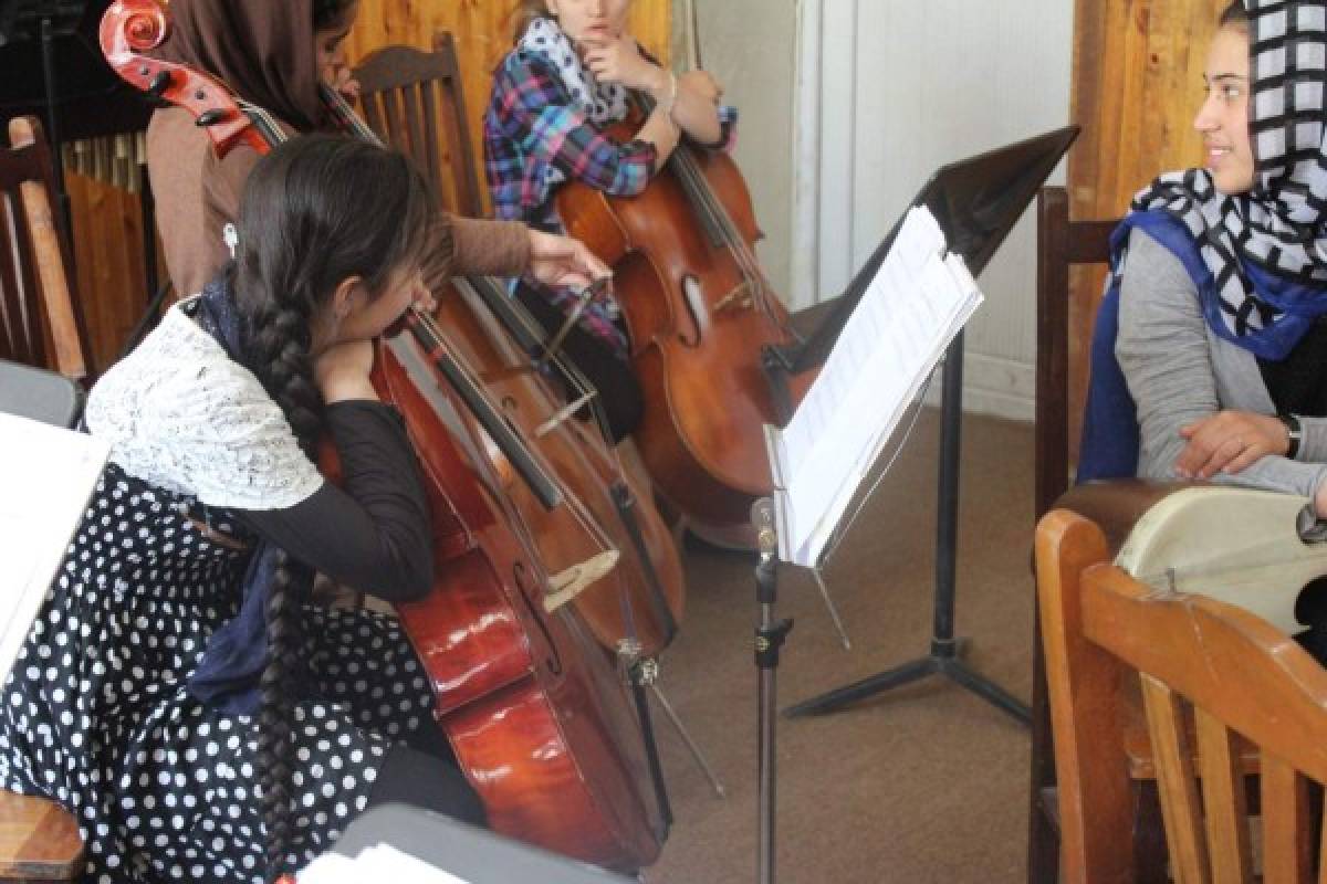 La Orquesta Zohra: enseñando a las jóvenes a tocar la música de sus sueños en Afganistán
