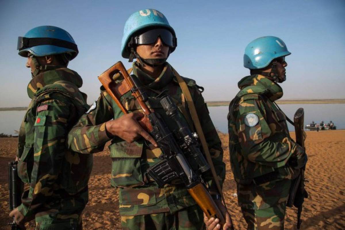 Cinco Cascos Azules y tres soldados pierden la vida en disturbio en Mali