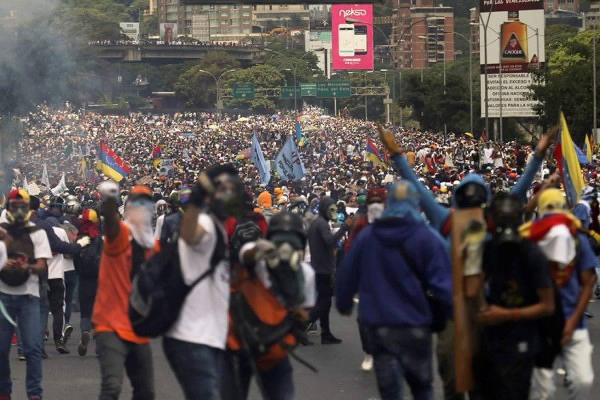 Oposición venezolana marcha contra 'fraude' de Constituyente