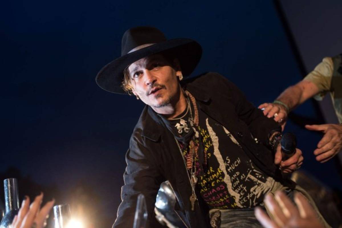 Johnny Depp se disculpa por broma de asesinato de Donald Trump