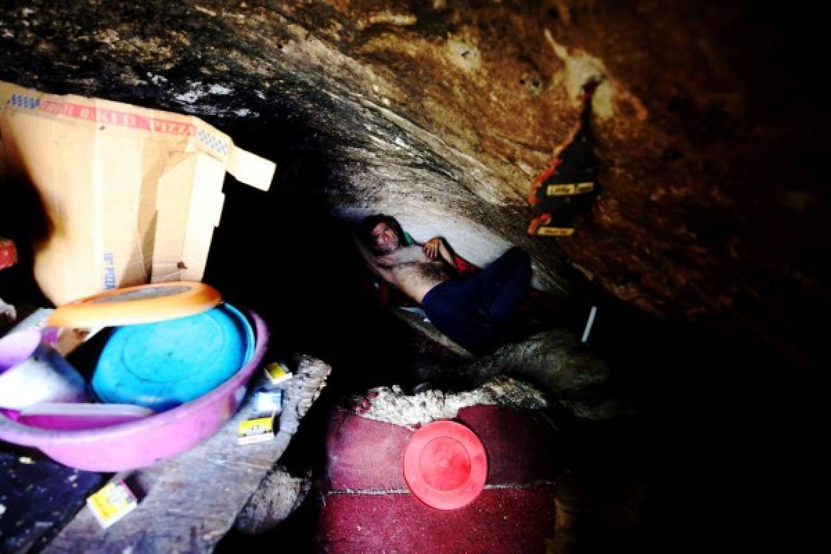 Hombre de 55 años vive en una cueva del anillo periférico