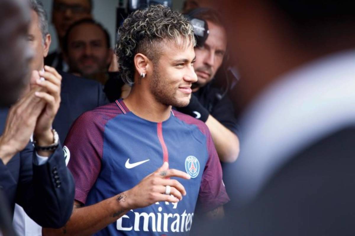 Avalancha en París para hacerse con el '10' de Neymar