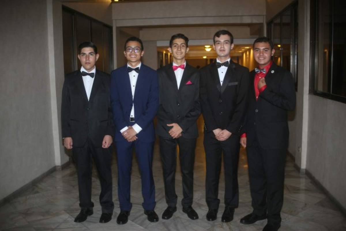 al estilo de bosque encantado festejan su prom